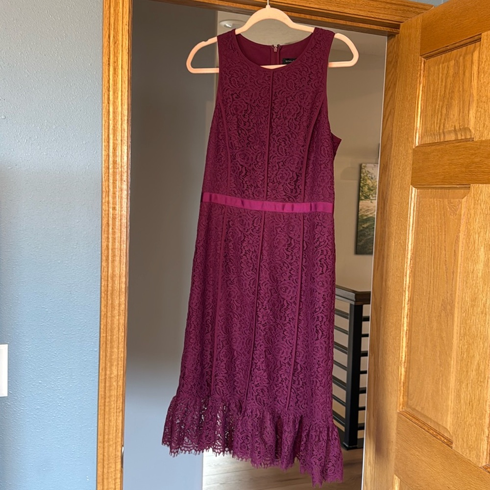 Banana Republic women’s lace burgundy dress